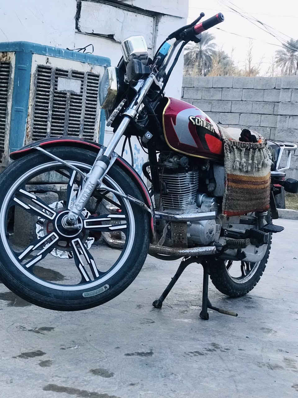 للبيع سيفان ٢٣ اورق كامله اصوليه نضيفه خير من الله سعرها ٥٧٥ وبيه مجال مكاني ناحيه لعباره قريه عبد الحميد 
***********
