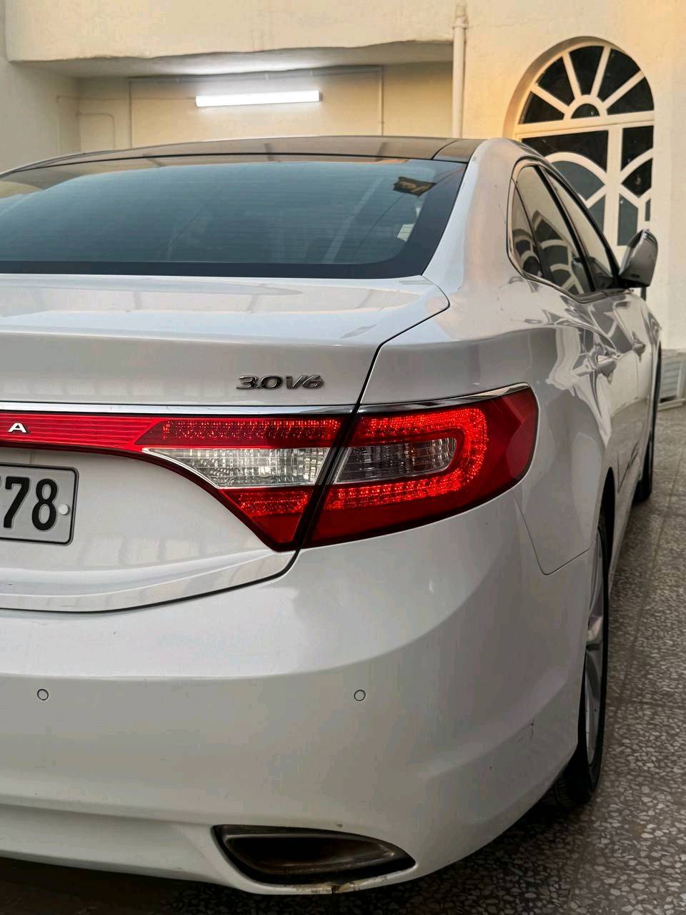 سلام عليكم 
ازيرا 2013 خليجي vip فول مواصفات 1/1 للبيع فقط
مكينه 6 سلندر 3000 
رقم اربيل 
السياره بيهة جم قطعه صبغ وشويه بارد 
المواصفات: 
بنوراما
كشنات جلد 
خزن ميموري 
تدفئه وتبريد كشن 
ومساج للسائق 
مري شفط 
اشاير بالمري
منظومه زنون 
حساسات اماميه وخلفيه 
كاميرا خلفيه 
مدخل  USB + AUX
بصمه تشغيل
تحكم ستيرن 
تحكم اضائه داخليه 
زراكات للماصدات
تخم تاير جديد
منظومه تبريد جديده 
بردات ابواب وبرده خلفيه 
سياره بعد بيهة هواي مواصفات 
جاهزة للاخير من مواصفات وكير وتبريد ثلج بس مكينه مفتوح رقم شمالي اربيل سياره باسمي سياره كلش حلوه ومابيهة نقص اسويلها ادامه بين فتره وفتره 
السعر 127 وبيهة مجال بسيط 
للاستفسار ***********
مكاني بابل الحله