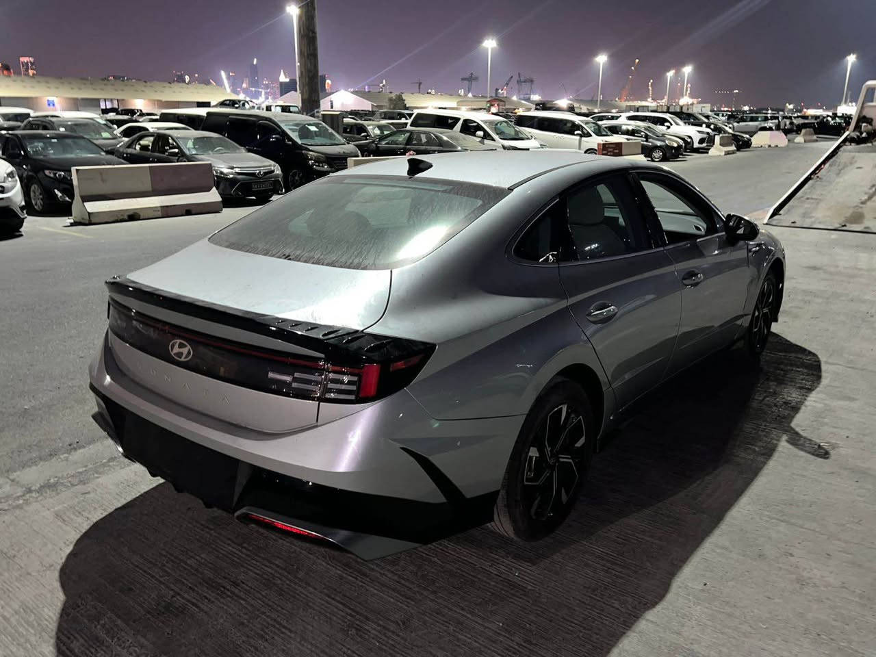 🔴سوناتا موديل2025 🔴

مكينة 2.500 طيااررره 

‏HYUNDAI SONATA2025 

🔴. حادثها السياره فقط باب سايق تعديل 

🔴بدون ايرباكات

🔴ماشيه  m9 ألف ميل  

سيارررة حيلللل جديده  اني مستورده على ايدي 

مكينة 2.500 طيااررره 🚀🚀

مواصفات راح اذكرهن ولو ميحتاج لين هيه فول الفول

بصمة دخول ذكي 

انارة داخليه محيطيه 

شاشة ع طول الدشبول 

تحكم ستيرن 

رادار امامي معا تحديد مسافة سيارة كدامك 

رادار خلفي 

رادار جانبي 

اوتو ستوب خلفي 

اوتو ستوب امامي 

شفتات ستيرن 

كشنات كهرباء وفول ايرباك 

كشنات تدفئه 

كير تعليك 

شحن لاسلكي 

حساس فتح جنطة الخلفية 

سماعات 🔊 

تشغيل عن بعد 

نظام خروج عن المسار 

نظام قيادة ذاتيه 

تبريد منفصل قطعتين امامي 

جامات اوتو 

نظام اوتو هولد مال ازدحامات 

هندبريك بصمة 

انظمة قياده سبورت ونورمات وكمفورت  وايكو 

كاربلي يدعم كافة الانظمة الهاتف 

دبل كزوز 

كامرة خلفية دوارة

اشارة بجاملغ LED 

دشبول كاربون فايبر 

كشنات ودشبول وبيبان لون سموك جلد وكنتارة 

ويلكب حجم 19انج

تايرات بلادية عليها 

بجم زنون 

لد ع طول البجم 

لايتات اوتو 

مري قلاب معا البك 

نقط عمياء 

مراية داخليه تعتيم تلقائي 

شاشة تبريد تحكم كله لمس 

🔴مكانهاأربيل//شارع 100

 

🔴السعر 185$وبيها مجال  

صورالحادث  موجود 

🔴رقم الهاتف :***********
رقم الهاتف اسيا ***********
موجود واتساب أربيل, العراق
