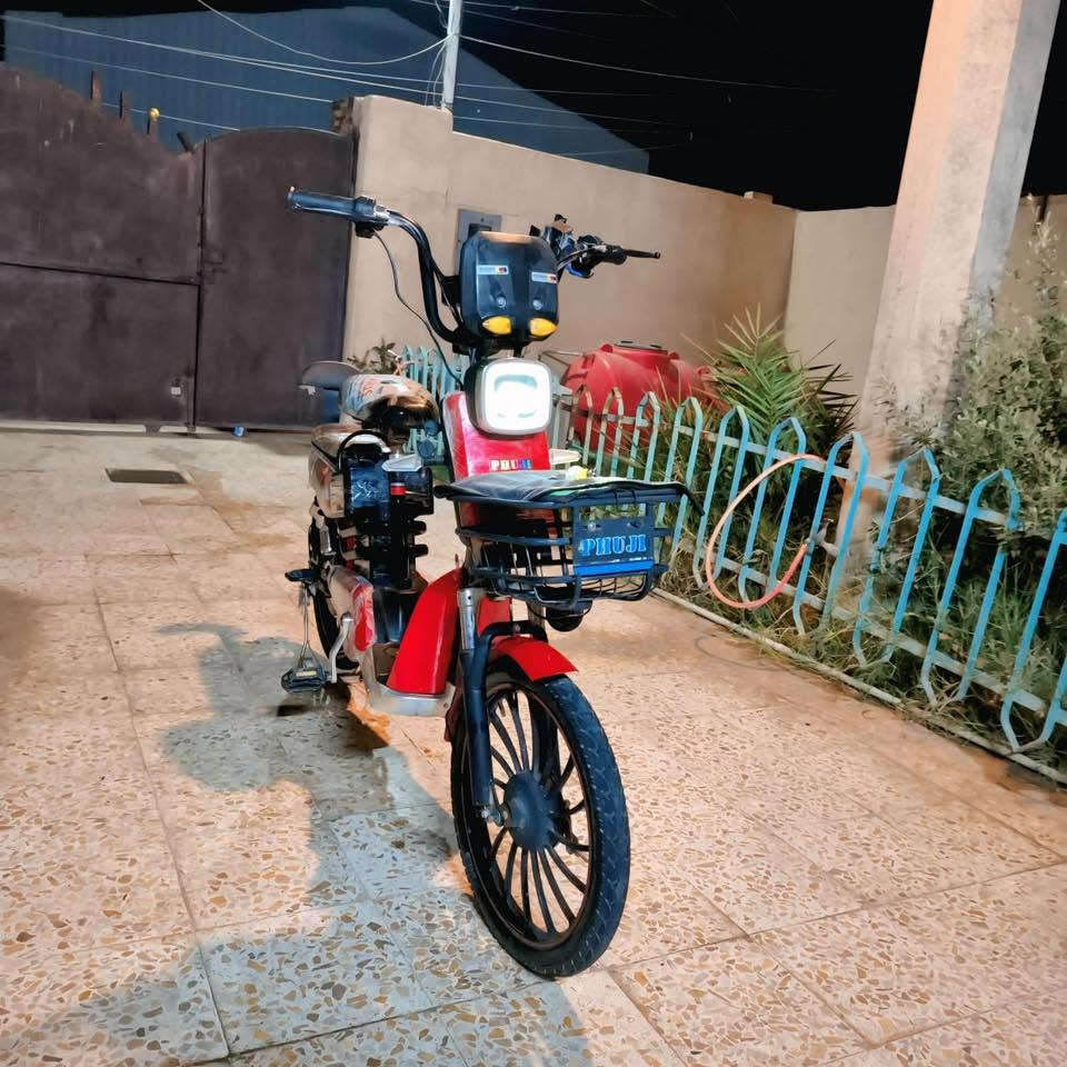 بايسكل شحن  حجم 20 بطاريات صالهن سبوع من شديتهن ما عوزه برغي سرعه 60  السعر 300 وبي مجال 
(أو إذا اكو مراوس بدراجه بوليسي ونطي فرق ).  ***********
