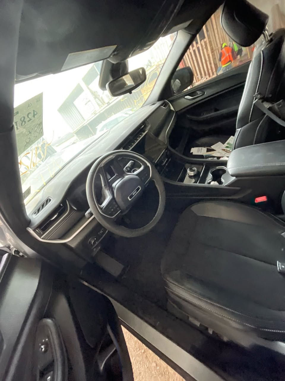 جيب كراند شيروكي التيتيود بلاك توب 2024
ماشيه 18 الف 
السياره حادثه فقط بنيد مبدل بدون دواخل وبدون شواصي ولا لغود
 مواصفات السياره فور ويل  
بانوراما
 شاشه جبيره 
خزن كشنات جلد تدفئه كشنات تدفئه ستيرن كشنات السائق كهرباء
 رادار امامي نقطه عمياء تحديد مسار  اوتو ستوب وبعد 
مواصفات التيتيود الX المعروفه مكان السياره البصرة  
🛑السيارة داخلة كتاب شهداء
للاستفسار ***********
