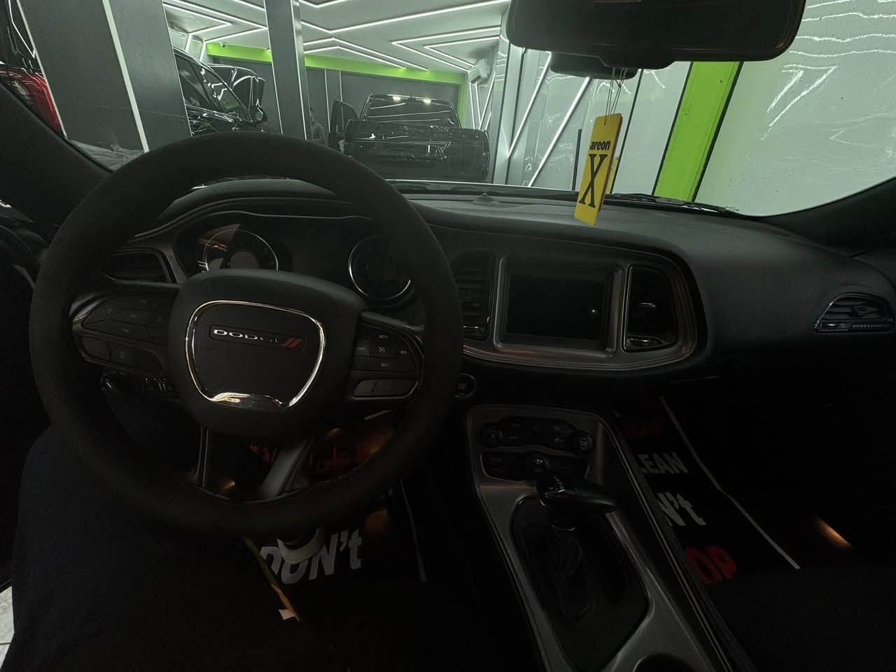 السلام عليكم ورحمة الله
دودج تشالنجر 2023 sxt 
السيارة وارد امريكي حادثها الدعاميه الخلفيه فقط ومصبوغه الدعاميه بدون تبديل 
السيارة ماشيه 42,000 كيلو
بيها 3 اماكن شخوط موضحه بالصور تكحيل وشخطه بالدعاميه الاماميه مصبوغه على كدها  
ايرباكات سليمه كلشي بالسياره لا مفتوح ولا مبدل محرك او كير او حداديه على وضع الشركة 
السعر المطلوب 21,000$
صور الحادث مرفقه


**إذا كنت صاحب هذا الإعلان وتريد حذفه لأي سبب، رجاءا أرسل رسالة إلى الدعم الفني**