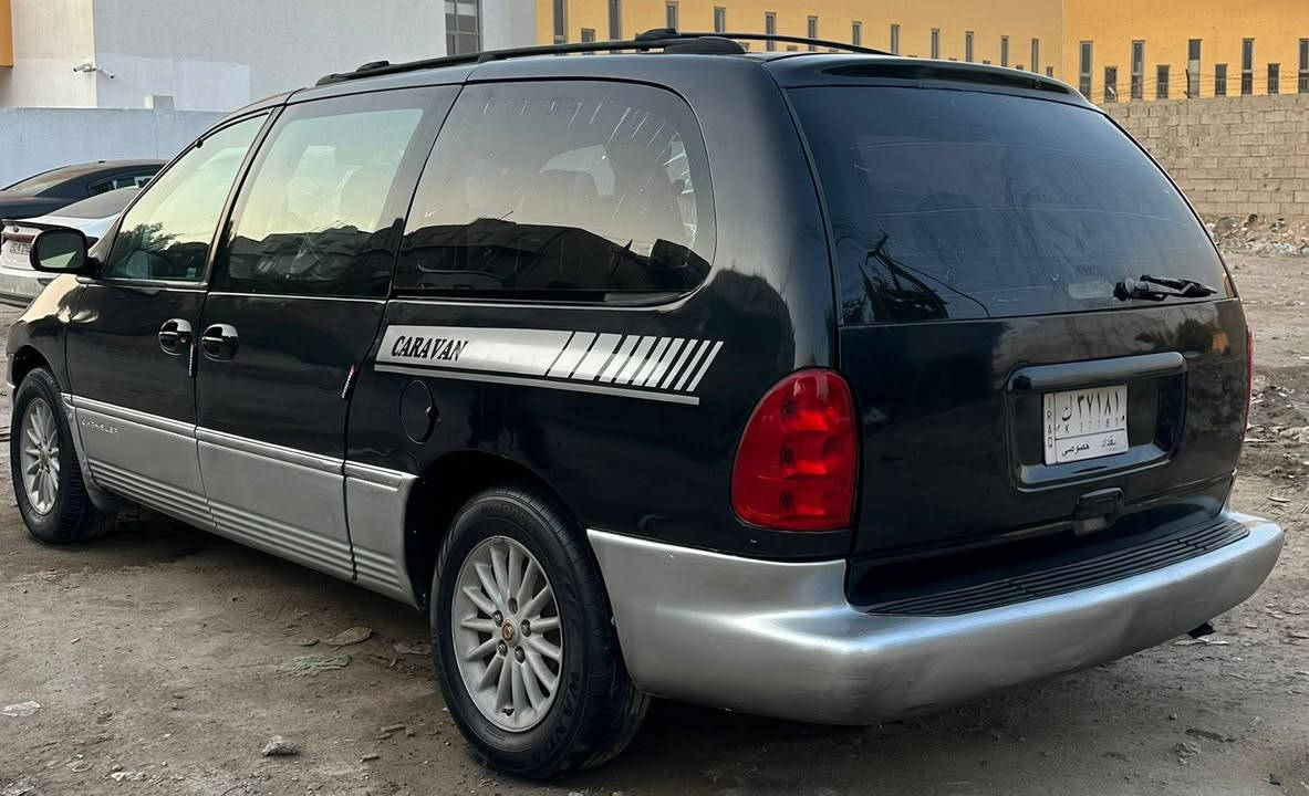 دوج كرفان موديل 2000
كير اوتو كير مكينه بلاديات مكفولات 
7 راكب مكفوله من الضربه
قطعتين تبريد 
كشنات كهرباء 
تخم تاير ويل كب 
السعر 49 وبيها مجال 
للاتصال ‭0774 576 4570
