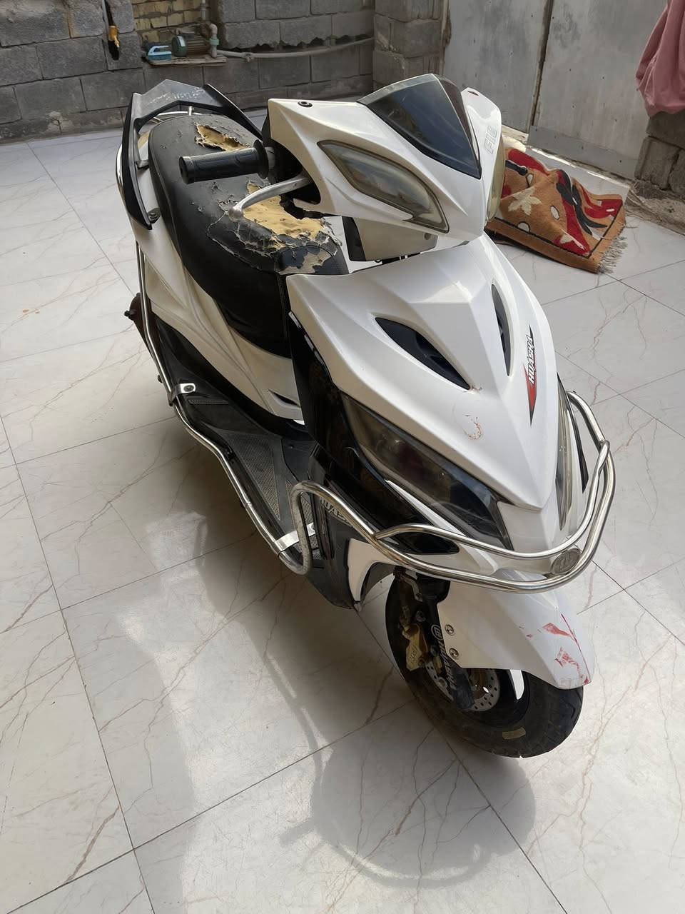 سلام وعليكم دراجه للبيع دراجه نضيفه 

***********
