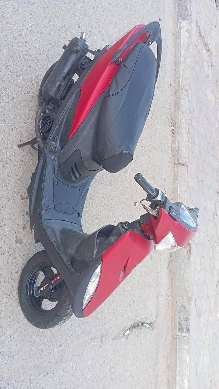 السلام عليكم دراجه ماكس عدله نضيفه كله شغال من الايت للبكلايت مفتوحه بس بستم السعر خاص  المكان الناصريه مركز  الرقم***********
