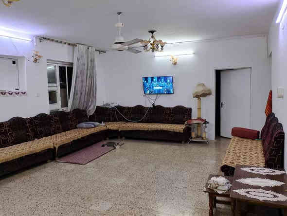 السلام عليكم
عندي شقه للبيع في حي الخضراء قريبه على شارع العام خلف جامع المهاجرين المساحه ١٣٢ رقم الشقه ٧٢١ طابق ثالث تتكون من غرفتين نوم وهول ومطبخ حار وبارد وعند الاستفسار الاتصال على هذا الرقم *********** باسم أحمد السعر ٤٨ مليون
