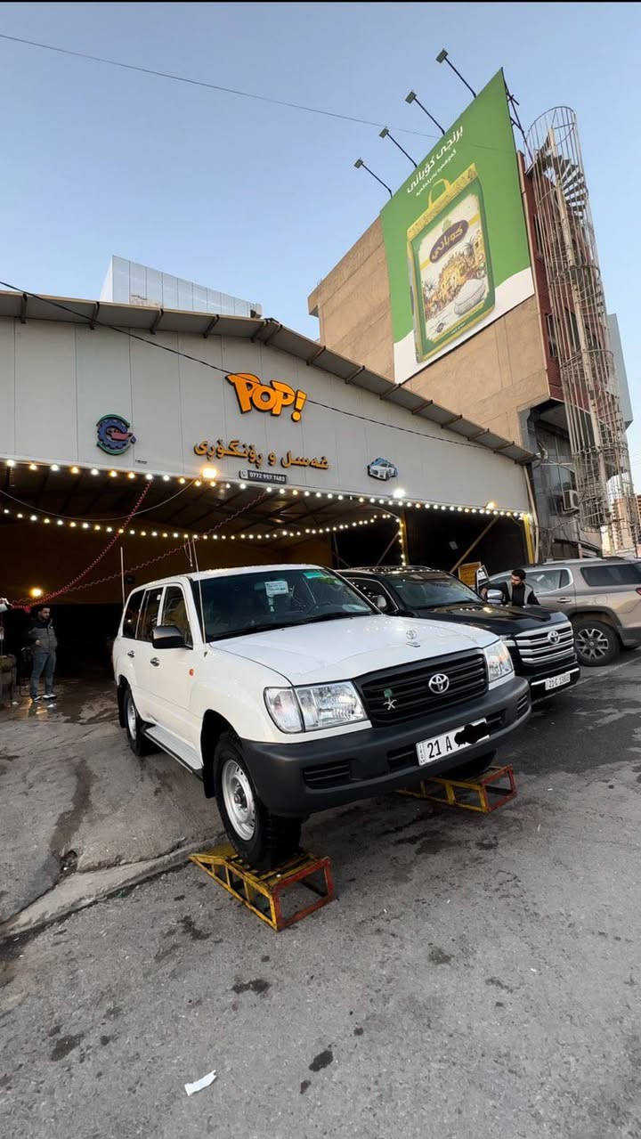 مۆنیکا ٢٠٠٥ ی G... تەحویل ئەسڵی  .... لۆک لەسەر دەقی شەریکە ماوەتەوە..... تەنها ٢٤٠ هەزاری حەقیقی ڕۆشتوە ..... چوار تایەی  لۆک...
بەشەرتی گێڕ و مەکینە و ئەکسل 
تەبرید و گەرمی لەسەر سویچ 
تەنها یەک پەڵەی بچوک بۆیاخی هەیە
ڕەقەم و سەنەوی تا ٢٠٣٠ تازەیە بەناوی خۆمانەوەیە....
ژ.م ***********
نرخی تەنها ٢٠٥ گەڵا و معامەلەیەکی کەم السليمانية, العراق
