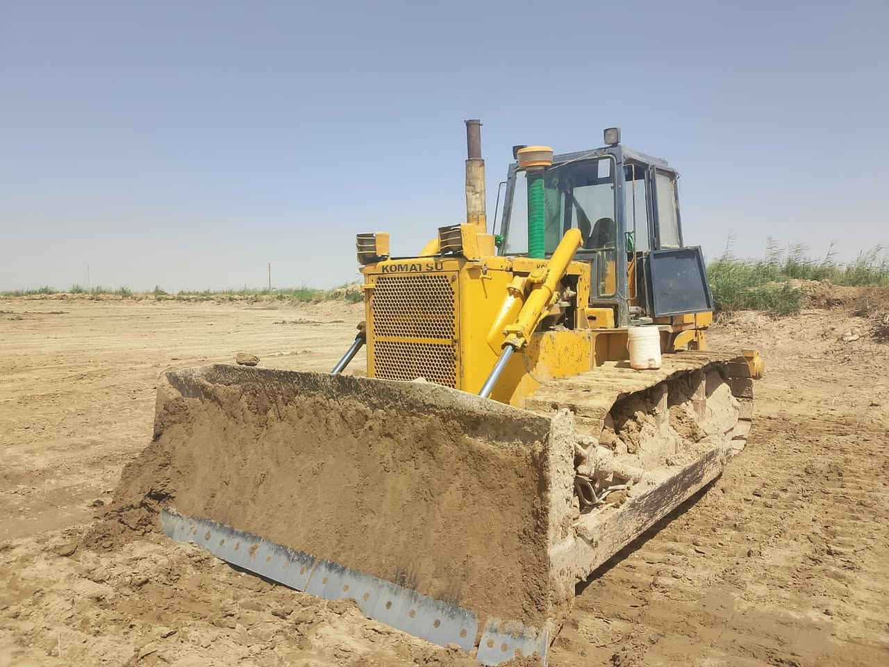 السلام عليكم    اللهم صلي على محمد وآل محمد
بلدوزر للبيع مديل 95
رقم واسط سنويه جديده رقم دولي محرك كفاله كير كفاله 
المكينه خير من الله 
استفسار ***********
