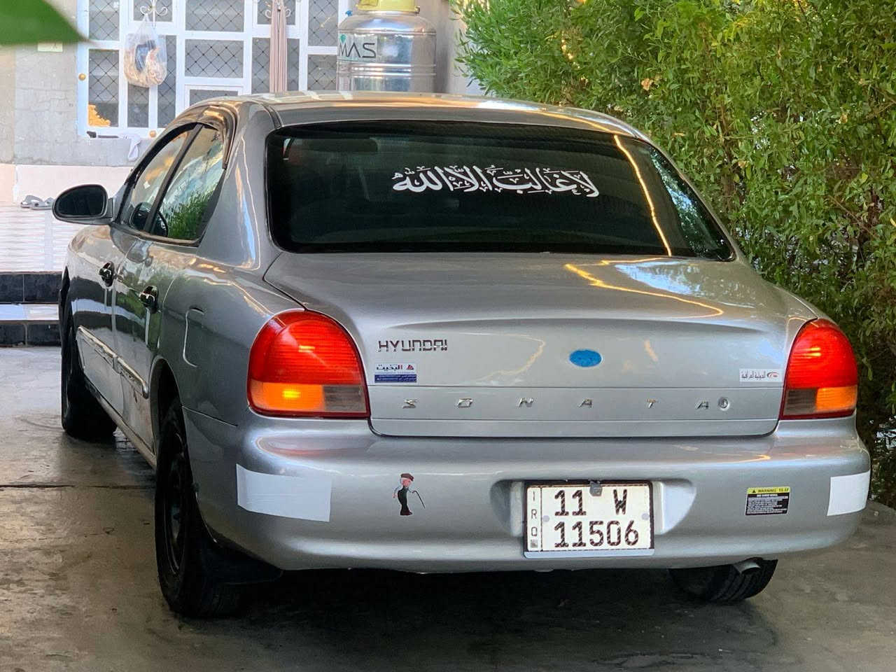 السلام عليكم.....
سوناتا 2001 ..... لون سلفر 

((ضمان الشركه الدوليه العراقيه ))

 
رقم بغداد....   الدولي 11
شرط التحويل...  مشروع وطني 2028  بسمنا هزه جديده و ه جديده 

دوس رياضي 
  جهاز موازنه ABS
أيرباك دركه 
أيرباك دشبول 
تبريد بيانو
حساسات خلفيه 

حته من تعبر ١٢٠ دك جرس ويضهر كلوب

سياره جديده بعده بكتب و كتلوكات شركه و منفيساته عندي
سياره ع أيدينه مستلمينه من شركه و اعرف شبيه ما بيه 

كير اوتوماتك 

يدات نيكل   
كهربائيات ع وضع شركه ولا ملعوب بيه... 

 كشنات بعدهن وضع شركه 

تدفئه نار ... منضومه لايت فول ..تخم تاير.... جديد بأيدي...كير ومكينه خير من الله...... بشرط فول
كهربائيات كله شغاله بلادي.... 

شرط لغود وتكم عله وضع الشركه مملعوب بيه....

كيجات كله شغاله حته ل بانزين هم يشتغل 

سياره ما بيه كل عيب تخبل ول ياخذه  يرحملي من وراه 
دشبول ابد جديد زلغ ما بي .... 
بطاين جدد 4 
صدر خلفي أمامي كله جيد ما ملعوب بي عشركه  نعومه صاعد حديث درايم شفتات جدد و مشط هم مال حاويه قبل يوم بدلتها ... 
بشرط ترايك 200. 
غرفتها جديده ...دواخلها مثل كشنات شركه جدد ❤ ... ..مسجلها فول......كيجات كلها شغاله...
محرك  20.4 (المرغوب) 4 

السعر)( 55 ))بيها مجال

***********
***********

ميعجبك سعر عوفه لا تعليق رجان الله شاهد سياره متعوب عليه 
الموشراي لايضل ابكيفيه ينطي اسعار والسوك كلشي بي السياره محد يعرف قيمتها بس الجناي وبلحقيقه احله من الصور ❤️وحلالي عزيز مثل مانته عزيز ✋
