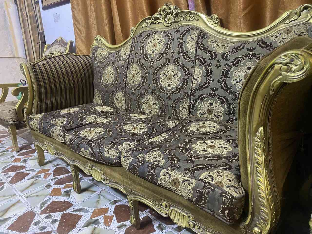 السلام عليكم تخم مصري 8 مقاعد + بردات +كومفيره .للبيع  استفسار ***********
