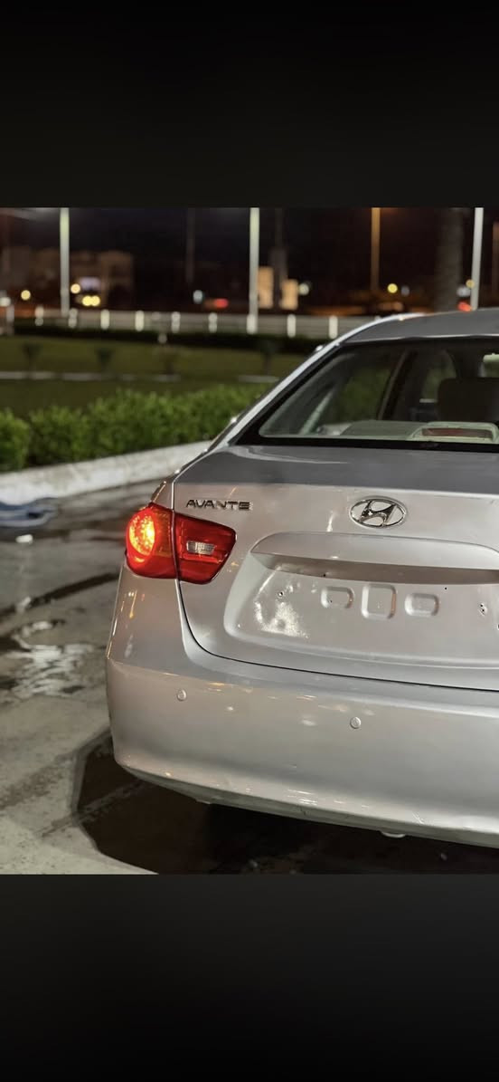 ئاڤانتی ٢٠٠٨
گێرو مەکینەو تەبرید بە شەرت 

٤ تایەی خاوێنی لە ژێرە 

پێشو پشتی توند کراوەتەوە ڕۆنی گێڕو مەکینەی تازە گۆڕاوە کەڤەر بیلادیە چرکەی تێدا نیە 

سوکان ڤۆلیۆم لایت زینۆن 

٤ کەلە دکشن بەرز  

بەشەرتی سەیارەکە خایسی نەبێ دەعمی نەبێ کەڤەر گۆڕاو نەبێ  

سەقفی نوکی پێوە نیە بێ بۆیاخ 

نرخی ٥٠ گەڵاو مەجال 

***********
