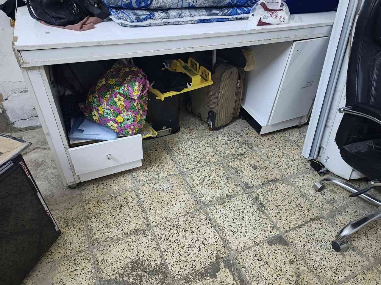 حتياجات صالون البيع مستخدم شهر واحد بس
بسعر مناسب الي يريد يتفضل واتساب 
***********
