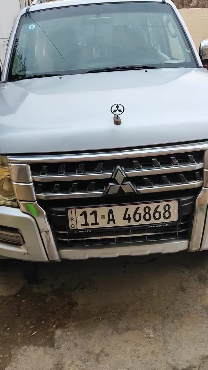 السلام عليكم باجيرو موديل 2008 خليجي مكينه 3000 حبتور فول موصفات ثلاجه بيهاو تبريد ثلج و تدفئة السيارة بأسمي موضح اني بلفيديو شبيها السيارة و ارجع اكرر جاملغين رش فقط اي ضربه مابيه دگه جاكوج مابيها  لان جردن تعرفون هذا لون يجرد السيارة خير من الله وين متريد روح بيها رايدها 115 وبيها مجال للطيبين مصفرة غرامات كلشي ما عليها العنوان البياع ((سويب)) رجاءا رجاءا لحد يكسر بحلال
***********
***********
