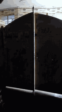 يتوفر دار للأيجار مساحة 100 متر طابق واحد نضيف يحتوي على استقبال ومطبخ وغرفة نوم وصحيات (ايجاره 400) مطلوب عائله صغيرة العنوان الزعفرانيه نهايته الأربع شوارع بشارع مخبز جنات الغدير للاستفسار ***********
