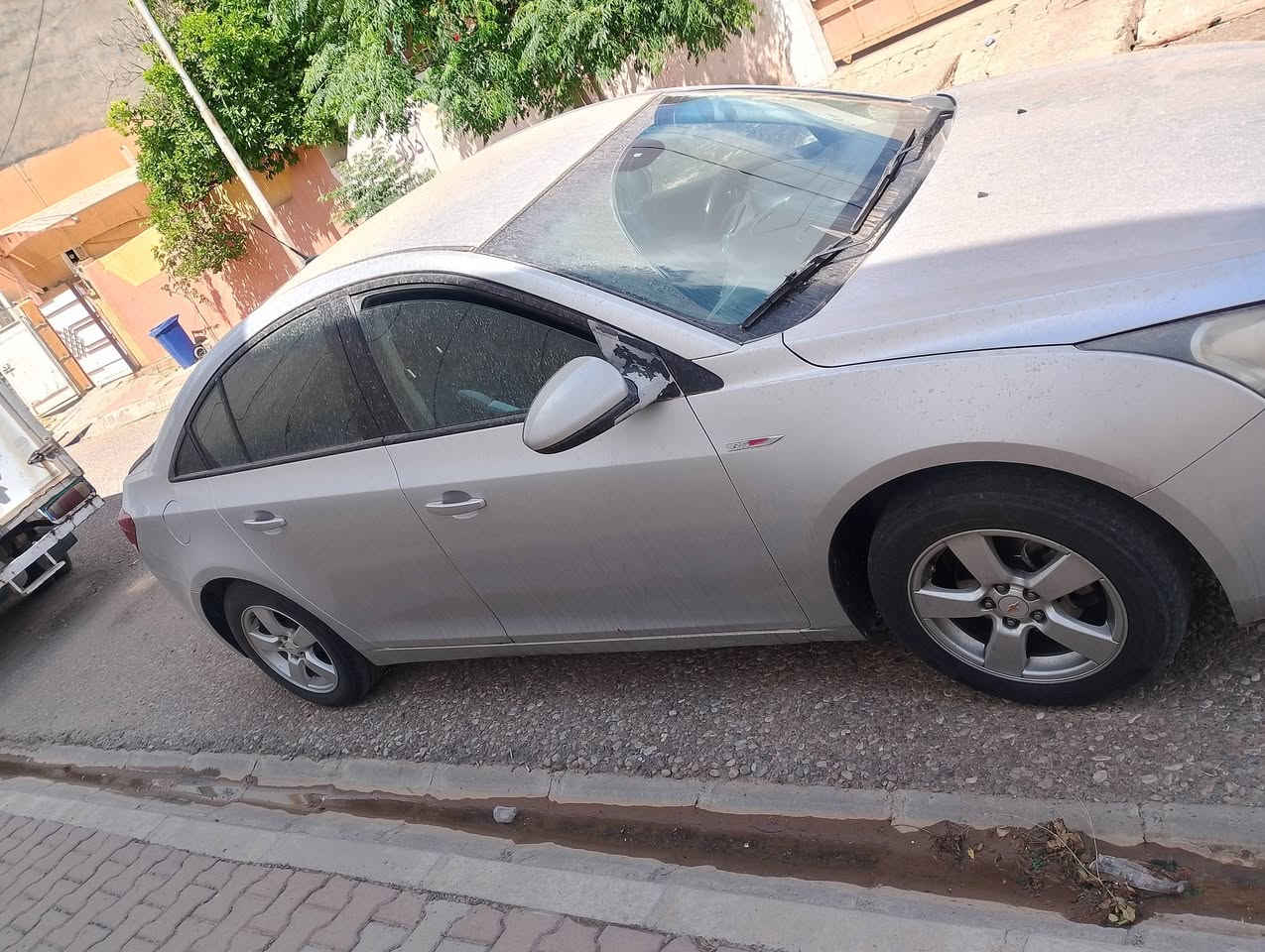 شوفرليت كروز موديل ٢٠١٢بدون صبغ و تبديل بيها بس بارد محرك ١٨رقم و سنويه هزه جديد للبيع٨٠او مراوس ***********بيها واتساب
