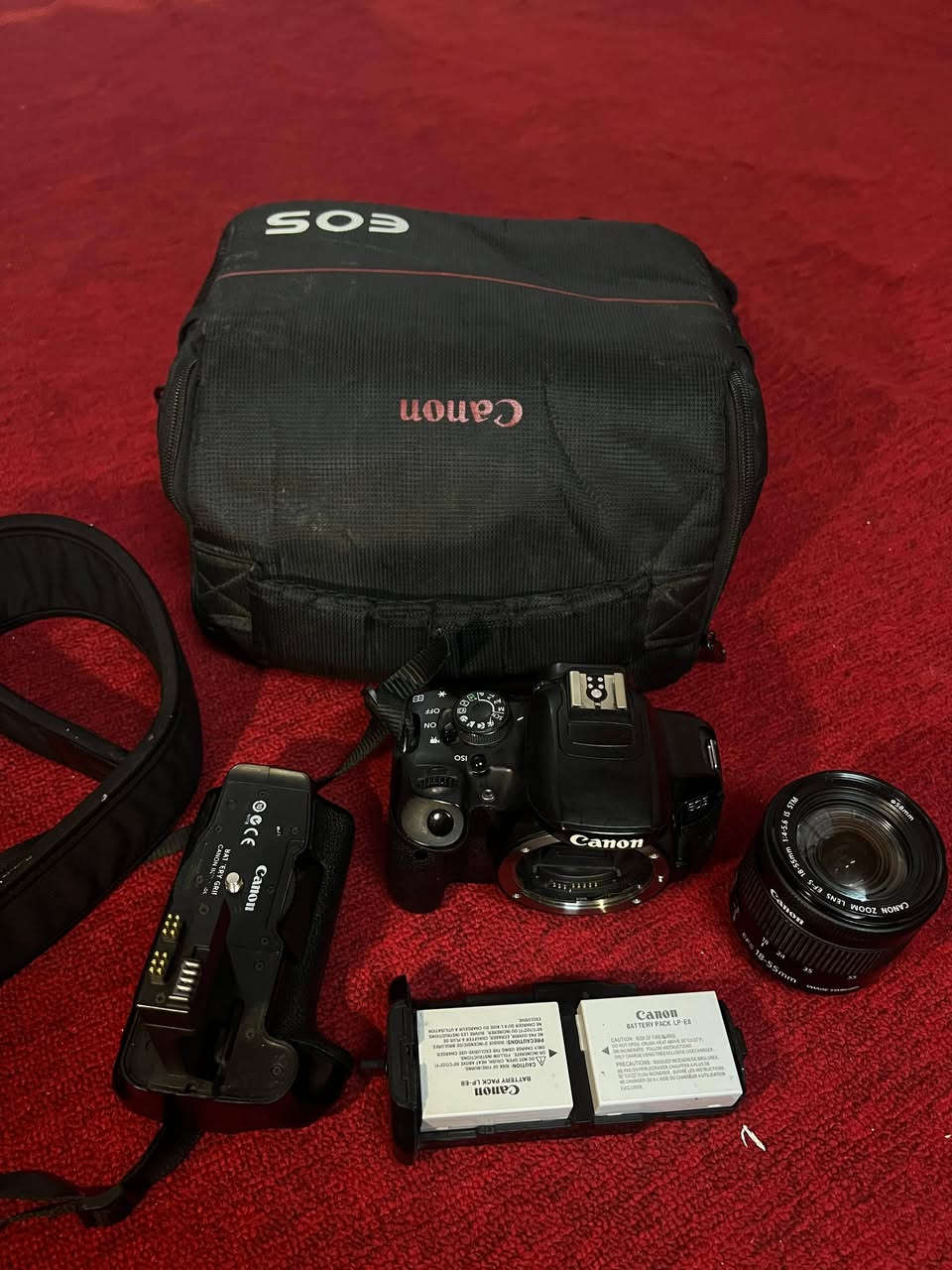 كاميرا canon D700
عدسة 55-18

گرب دبل 

بطارية عدد 2 

الشاحنة الاصلية

حامل كتف 

جنطة وتر بروف مقسمة

السعر 375


**إذا كنت صاحب هذا الإعلان وتريد حذفه لأي سبب، رجاءا أرسل رسالة إلى الدعم الفني**