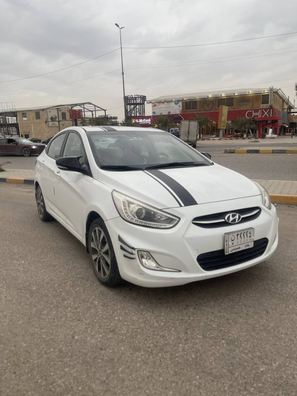 من رخصت الادمن اكسنت موديل 2016 لمتدد حادثه بارد بالباب خلف راكب و صبغ الهلال جاملغ الخلفي بجم كبس كفاله كير و مكينه محرك 1600 سيارة ماشيه 43743 ألف كيلو متر سعر شده 33 ورقه و بيه مجال للشراي للتواصل ***********
