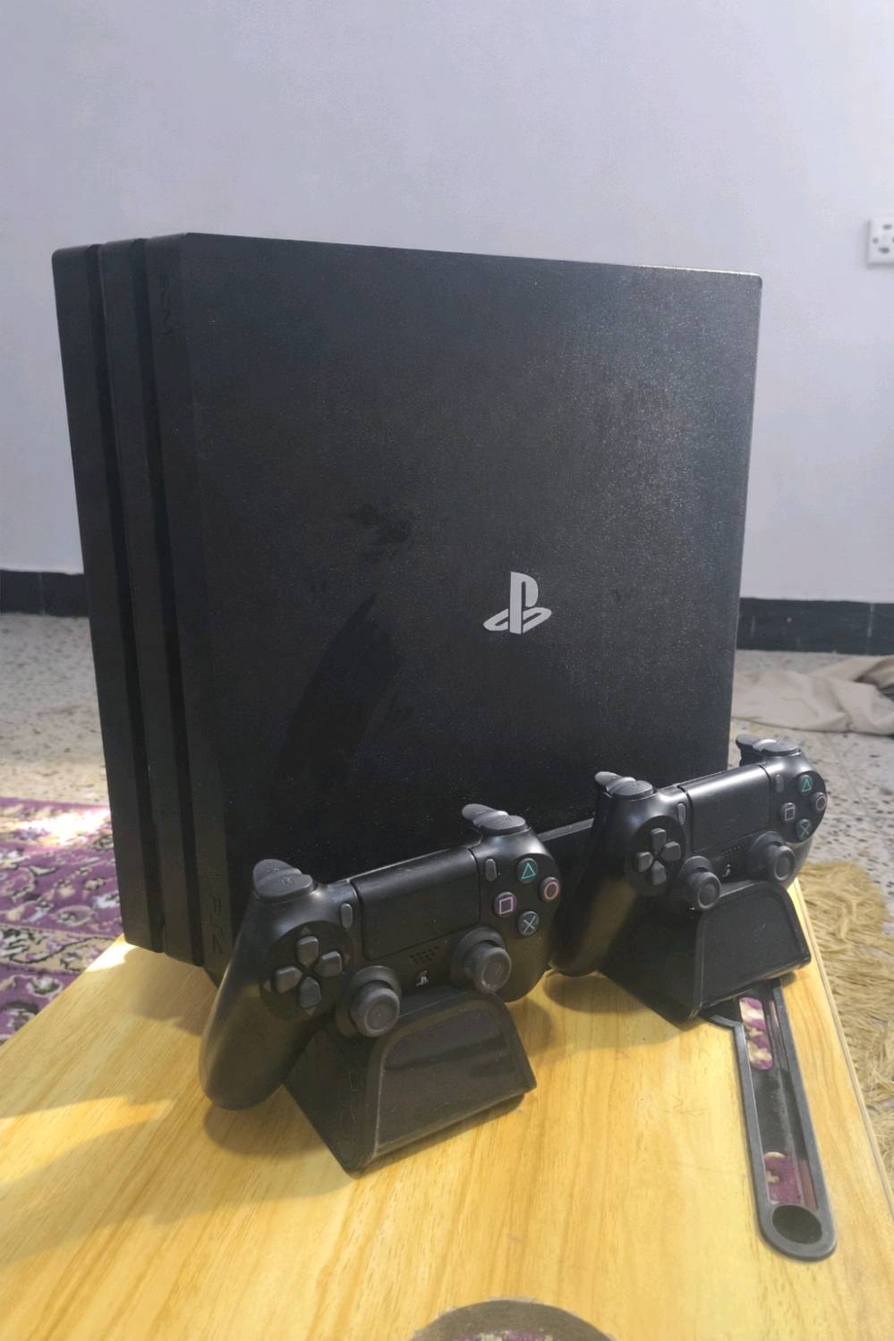 ps4 pro اعلى نسخة ذاكرة 1 تيرا ما مفتوح كامل ملحقاتة  كارتونه و يدة الاصلية و كيبل التشغيل و وياة يدة اصلية هدية و قاعدة و تبريد بنفس الوقت و ثلاث العاب gta5 و call of duty و فيفا 21
العنوان بغداد العامرية 