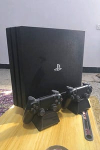 ps4 pro اعلى نسخة ذاكرة 1 تيرا ما مفتوح كامل ملحقاتة  كارتونه و يدة ال...
