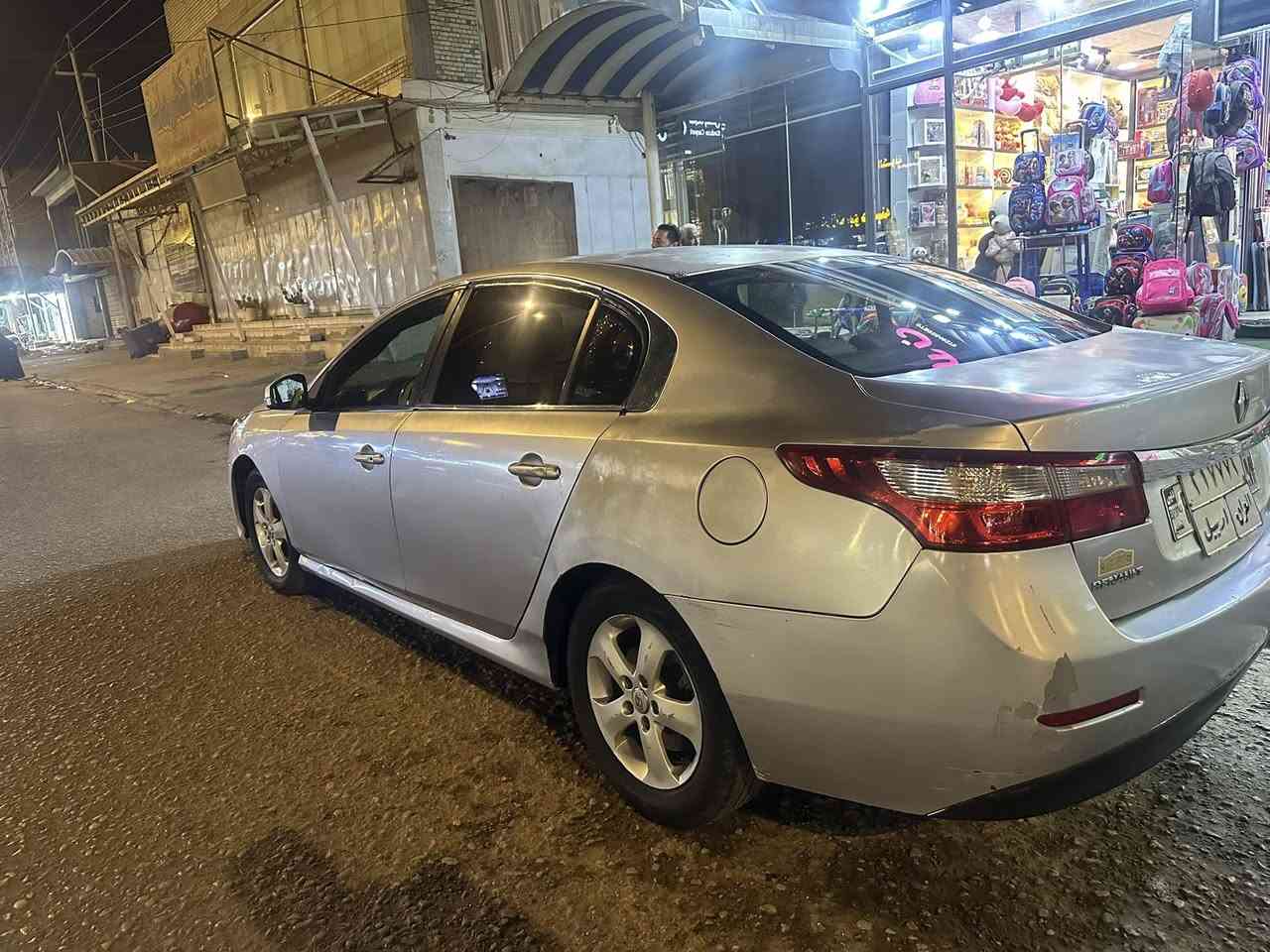 رينو سافران موديل 2013 كير ومكينه بحاله جيده بيها رشات السياره عنوانها النجف حي الجامعه *********** السعر 70 وبيها مجال
