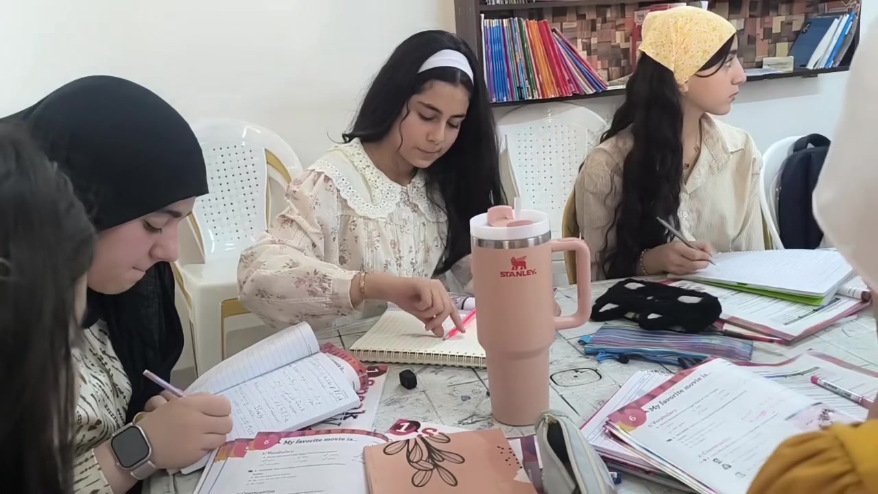 چیتر پێویست ناکات بڕۆی بۆ سلێمانی بۆ فێربونی زمان بۆ ئاستی بەرز لای ئێمە دەست دەکەوێت.
ناونیشان:گەڕەکی مامۆستایان نزیکەی جەبار جەڕاح.***********
