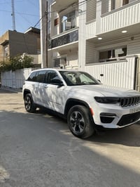 جيب كراند شيروكي 4XE 2024 وارد امريكي 5 راكب  حجم المكينه : 2000  تيرب...
