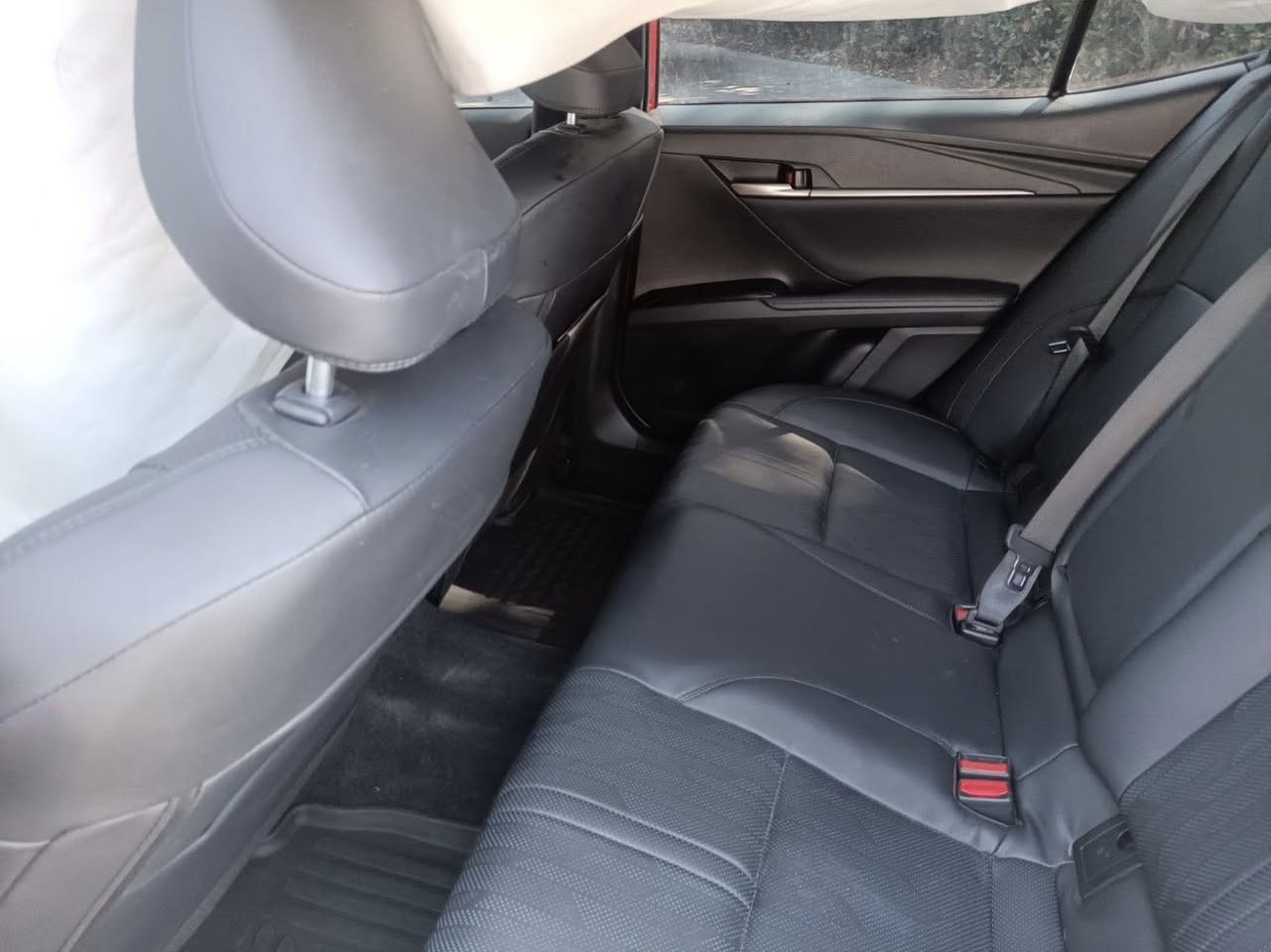 للبيع كامري هايبرد 2025 فئة xse 
فول مواصفات ماعدا الفتحة 
ماشية 19 الف رقم بغداد 
مواصفات xse معروفة 
قطعة وحدة صبغ 
صور الحادث بالمنشور والسونار كذلك 
مكان السيارة بغداد العامرية 
***********
السعر 235 وبيها مجال
