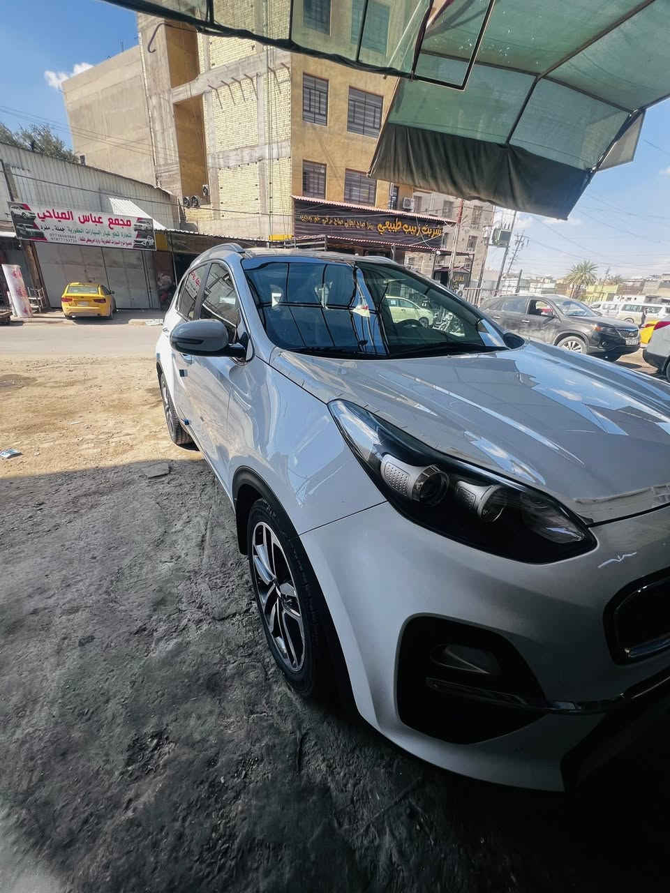 السلام عليكم كيا سبورتج 2020 للبيع او المراوس ببرادو لاندكروز خليجي رقم بغداد باسمي السيارة مكفولة من الصبغ والضربة شخط ما بيها بس بيها تبديل محرك جديد بلكارتونه وليس تجفيت.السيارة جديدة ماشية 55 الف سعرها 200 مكاني بغداد الرصافة ترهم مراوس ببرادو لو لاندكروز رقم الهاتف ***********
