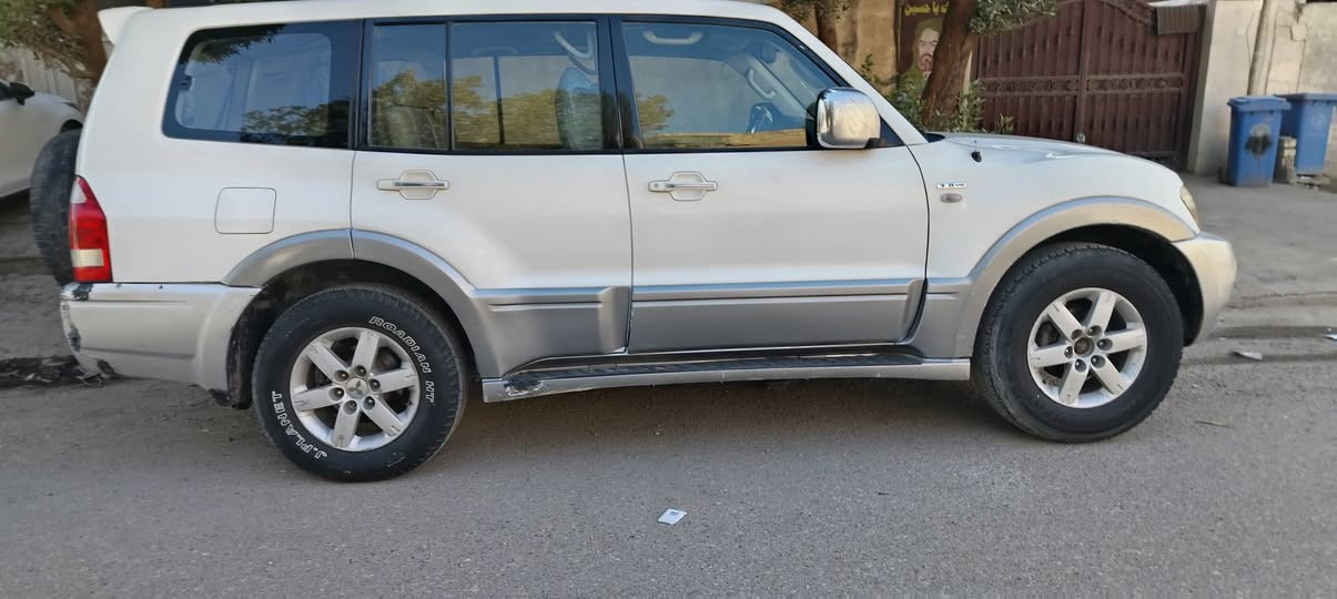 السلام عليكم باجيرو موديل 2007 مشروع وطني بسمي محرك وكير وتبريد مكفولات بيه صبغ باب وجاملغ امامي بدون دواخل موجود السونار بالمنشور للبيع الاتصال *********** العنوان بغداد شارع فلسطين
