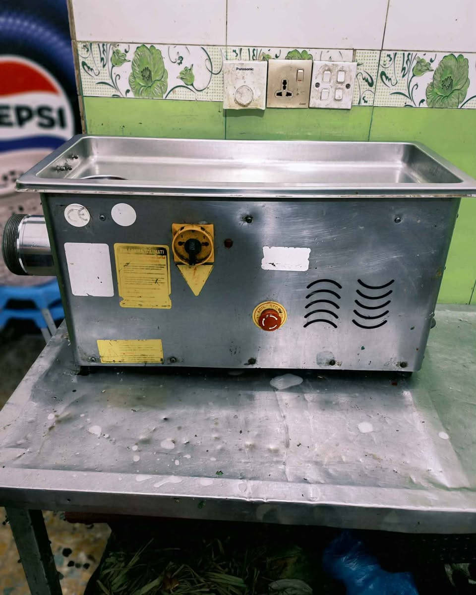 السلام عليكم شباب مكاين للبيع ستعمال قليل المثرامه مال فلافل وياه طباخ كامل سعر خاص ا
       

لاستفسار علي هاذ رقم *********** Singapore
