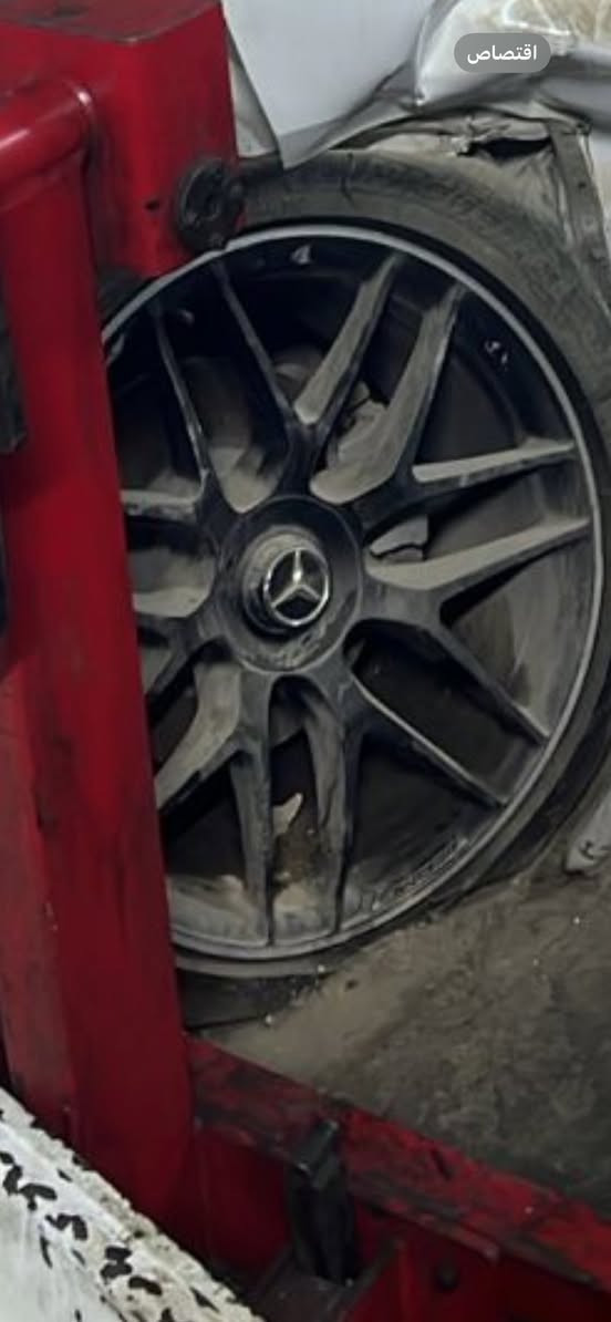 السلام عليكم عندي هاي مارسيدس gle53 amg coupe سيارة ابيعها على حادثها. ردت اصلحها وما كدرت فلوس ما عندي تكفي 
سياره ماشيه ١٢٠٠ كم  وصار بيها حادث وحادث جانبي محرج كيو كهرباىيات كلها ما بيها شي حادث موجود بلصور الصدر الايسر كله مفلش وقماره مفلشه وبنيد وجاملغ وابواب اثنين والكيس مال دهن بلنقل انكسر بقيه سياره مكفوله ورقمها سليمانيه سياره جانت زيروا والزيروا معروف سعرها وسياره شوكت متريد تحويل رقمها سليمانيه *********** وتس اب موجوده سياره بغداد. وهذا فديو وصور توضح حالتها.  والبياعه شرايه اسف. وجماعه التفصيخ ايضا اسف عن بيعها.  
سيارة سعرها ١٨ الف دولار
