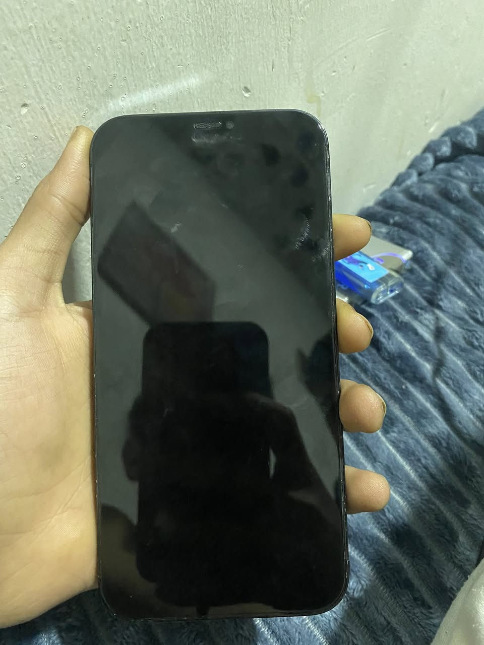 12بروً ماكس ذاكره 512مبدل شاشه وكامره وبطاريه كله شغال الشاشه مبدله بدبي هيه والكامرهه الجهاز نضيف مراوس فقط شعدك نزل حتلو فرق مكاني بغداد الغزاليه ***********
