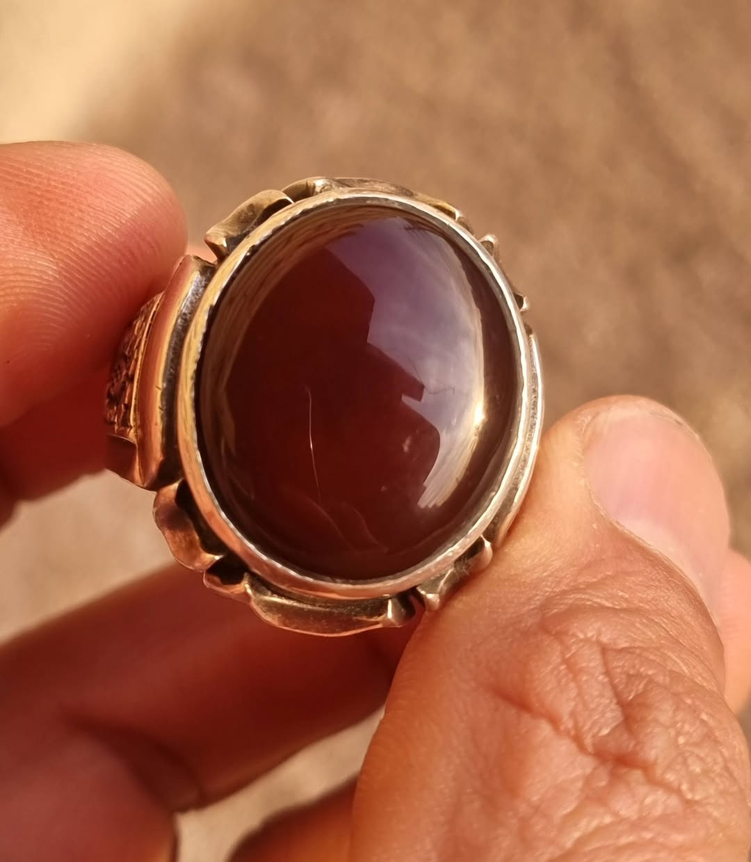 عقيق يماني كرز الكرز خامه درجه اولى حر غير معالج طبيعي بصياغه يدويه ثقيله للبيع مكاني بغداد يوجد توصيل إلى جميع المحافظات للبيع فقط فقط أحبتي الغوالي ما اراوس بس ابيع 
***********
