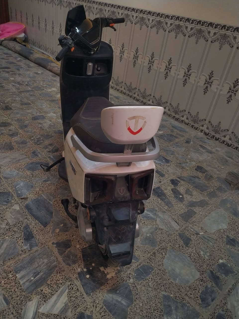 سلام عليكم دراجه شحن للبيع مستعمله قليل السعر 750 ضربته كفر امامكم الستفسار علا هذه الرقم *********** بيه مجال
