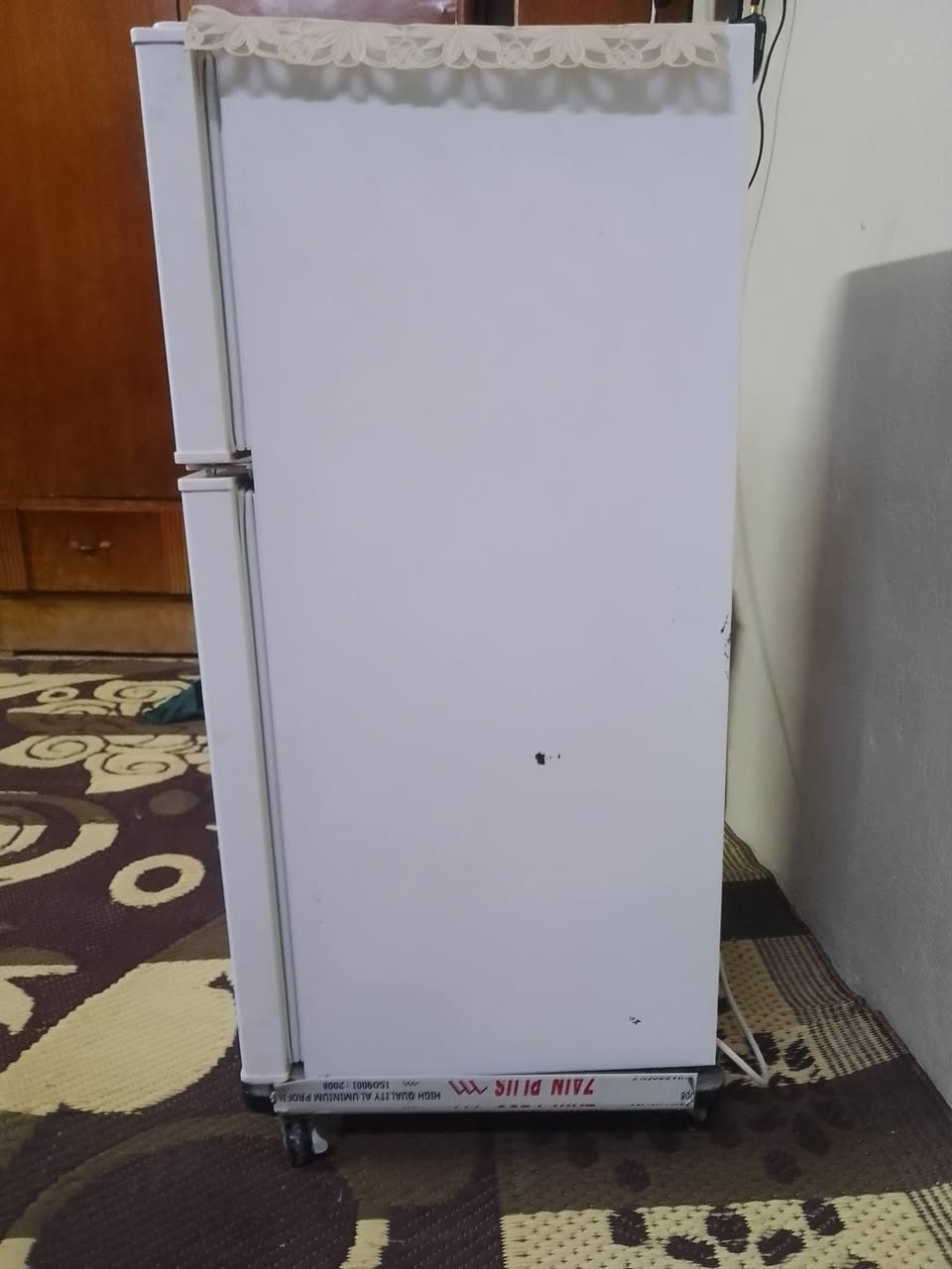 ثلاجه للبيع نستخدمه قليل جدا السعر 100 الف قفل
رقم الهاتف ***********
