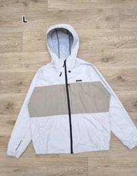 ملابس • يوصل