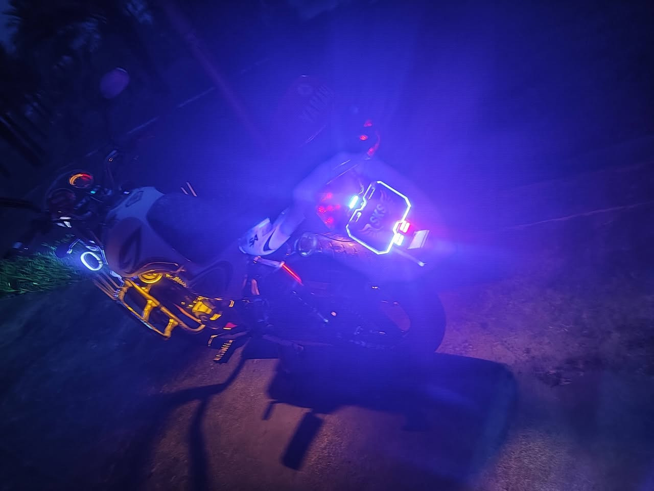 سلام عليكم دراجه ساو موديل 2020 . محرك 200, نضافه خير من الله دراجه بلادي هاذا رقمي
***********

***********
