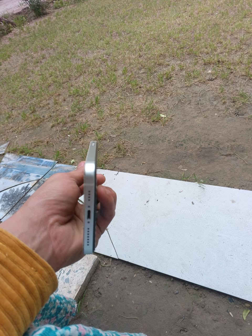 سلام عليكم ايفون x max محور 17 برو ماكس 
ذاكره 256  
سعر 250 مكان تاجي شط *********** واتساب
