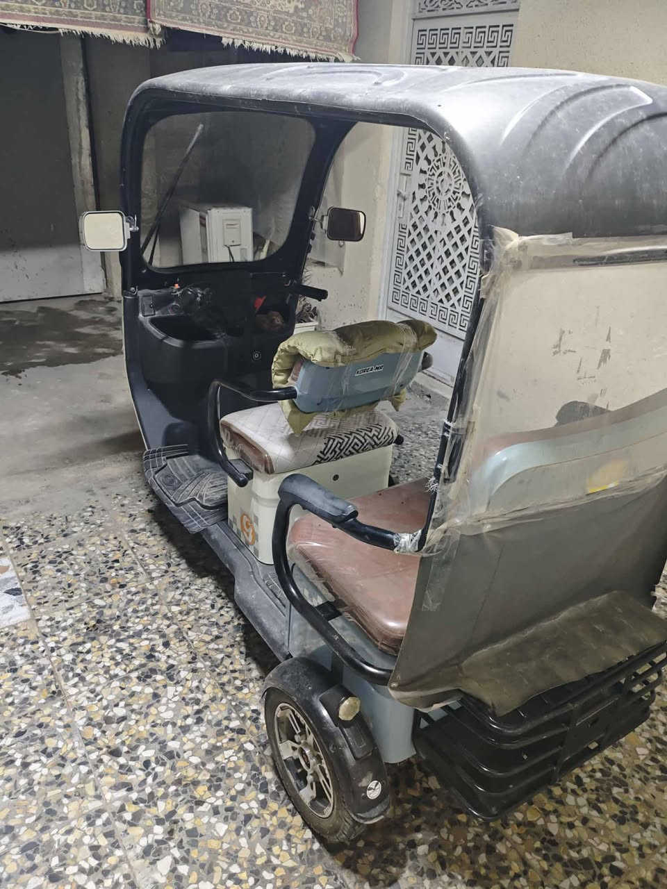 السلام عليكم تكتك شحن للبيع بطارية وشاحنة جدد تخم تايرات جدد السعر مليون و150 وبيهه مجال للطيبين العنوان الزعفرانية الوليد خلف مدرسه المروج 
***********
*********** يوجد واتساب
