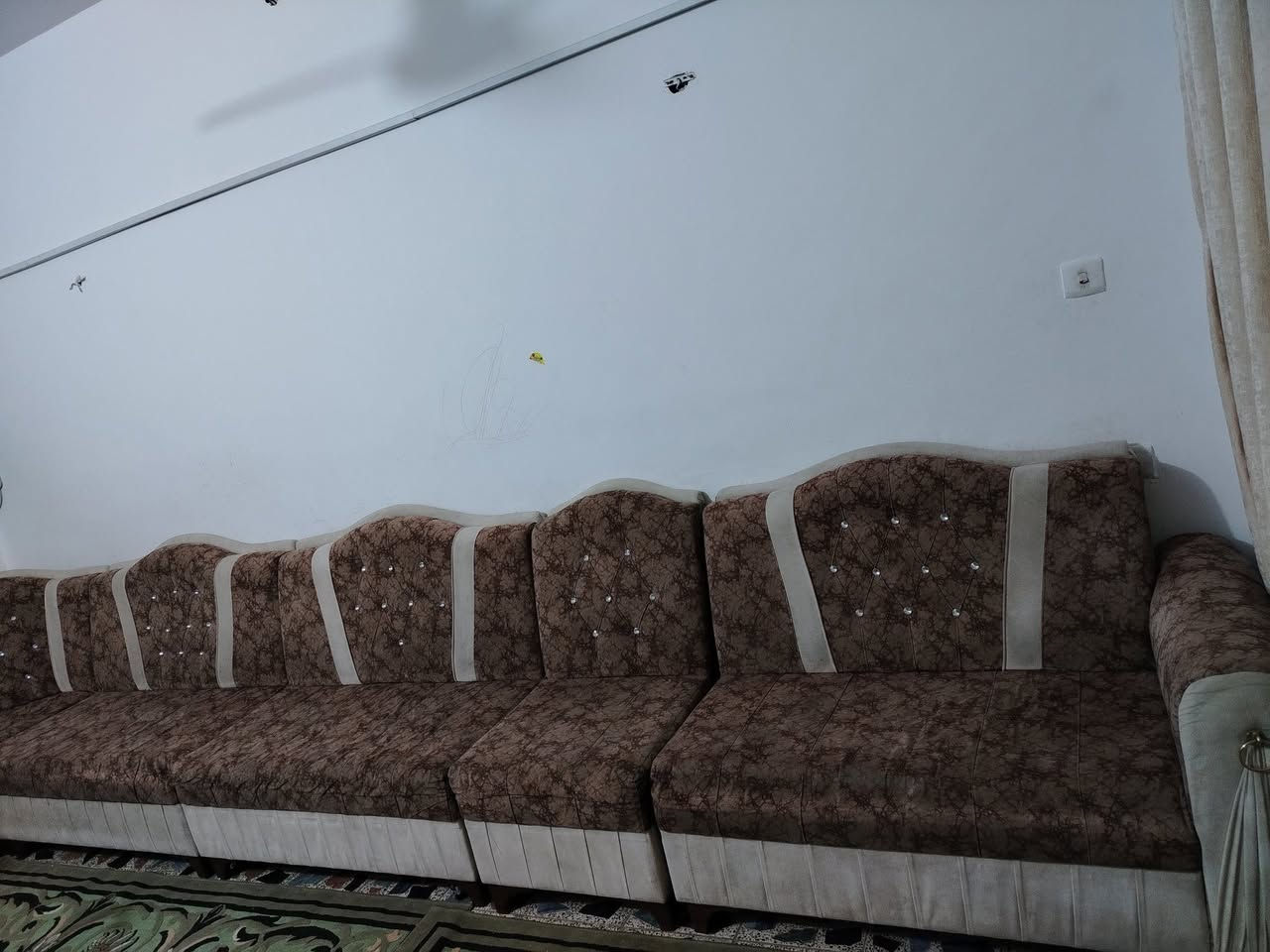 تخم للبيع عشر مقاعد السعر 150 البلديات الصحفيين قرب مطعم علاوي ابو الشربت للاستفسار الاتصال على الرقم ***********
