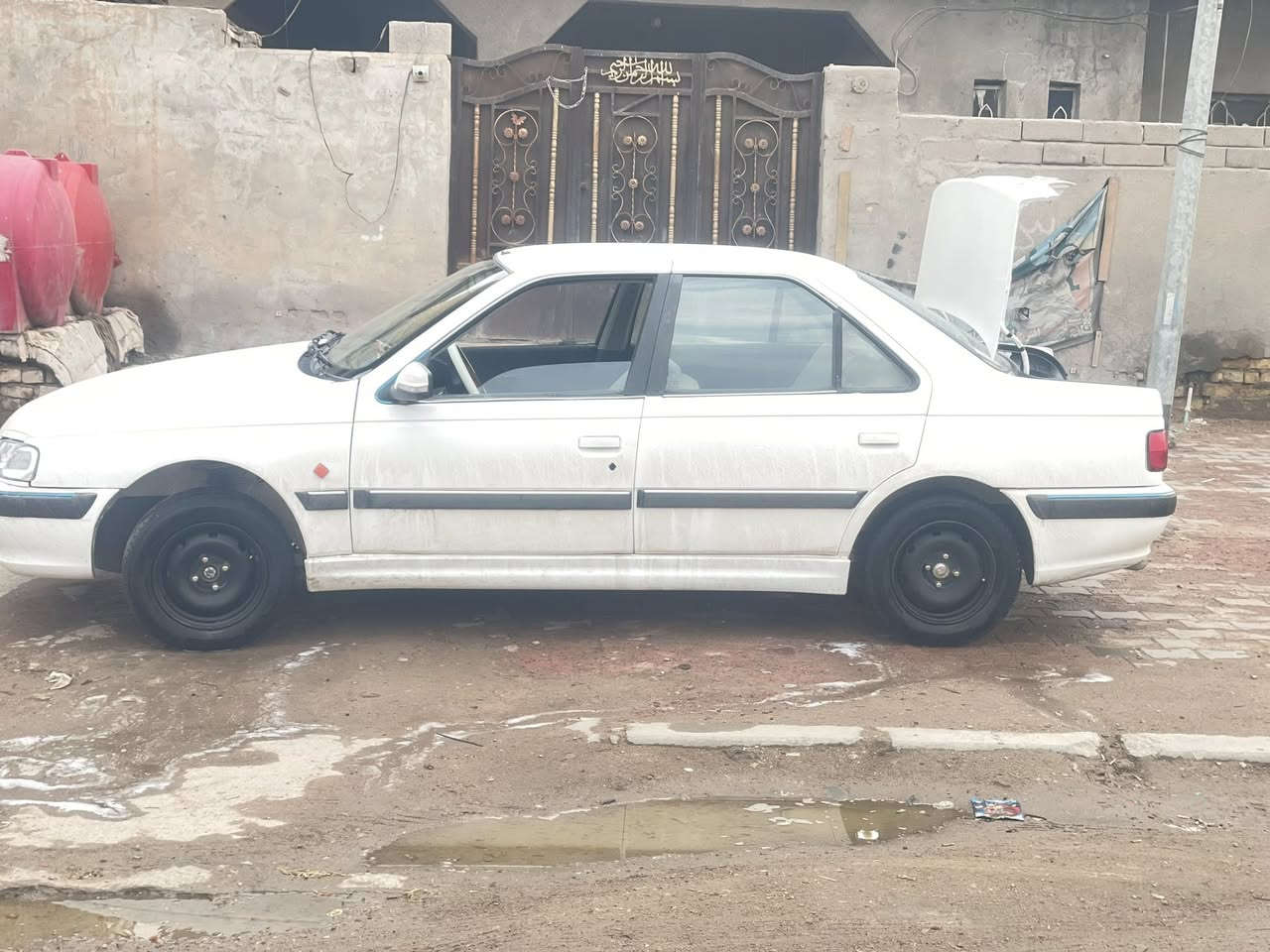 سلام عليكم بيجو بارس مديل 2011 رقم وسنويه انكليزي 
مصبوغه عام سيارة جاهزة كير ومحرك خير من الله تبريد ثلج السعر والاستفسار على التصال مكلف بلنشر مكان ميسان ابو رمانه ***********
