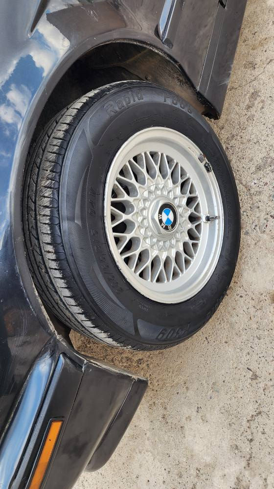 خوای گەورە جوان تر و باشتر بە قسمەتی هەمو لایەک بکات     BMW 520iA 1991  مەکینە 520 رقم هەولێر  بێدەعم و لێ دران  بەشەرت موسو بڕاوە بە شەرت گێڕ و مەکینە بەشەرت چوار جام کارەبایە دەعامی پشت و پێش لؤك  تاقمێ ویلی  لۆک لایت ئەڵقەی نوێ بەگلایت نوێ سەیارەکە زۆر توندو تۆڵە یەک دینار مەسرەفی تیا نیە چرکە و سەت دۆلار بشکێنە سیارەکە زۆر لە ڕەسمەکان جوانتر نەبو پارەی ڕێت ددەمەوە تحويل وكاله به شه رت رقم سنوي تا 2030 نوئ هزه نوئ سياره بنطه كرايه سحري 57مجال شوين هه ولير . 
☎️*********** أربيل, العراق
