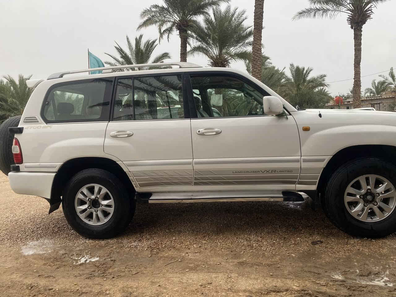 سلام عليكم لاندكروزر مديل 2005اصل مكينه 8سلند كير أوتوماتيك دبل تانكي دبل كير فتحه سقف ثلجه 7راكب تبريد3قطع دبل سبير رقم نجف نگليزي تحويل مباشر تخم تاير حجم 17 ياباني سيارة ع بلاد اصل سعوديه مواصفات خاصة سيارة كفاله عامه من كلشي سعر 225وبيه مجال مكان مشخاب رقم الهاتف ***********
