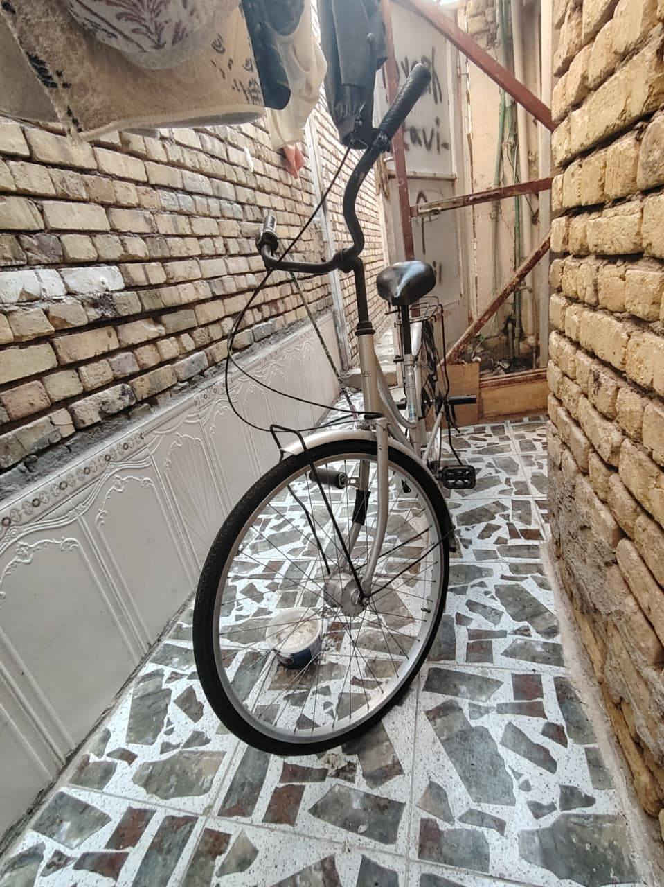 السلام عليكم باسكل  للبيع مال حاويه
 ب100 وبيه مجال
مكاني ناصرية حي الفداء
رقم ***********
