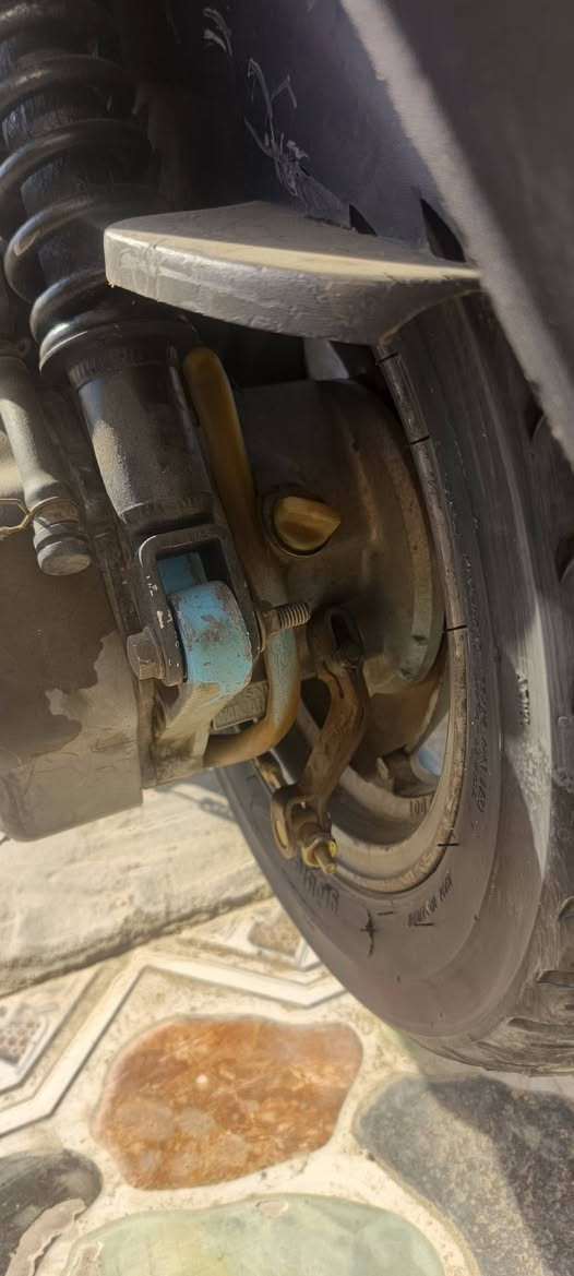 السلام عليكم دراجه فراشه فحل شغاله من الطول للطول كفرات مختومه ماكينه رامبا ما مفتوحهس بسعر 450 بها مجال بسيط من هذا رقمي ***********
