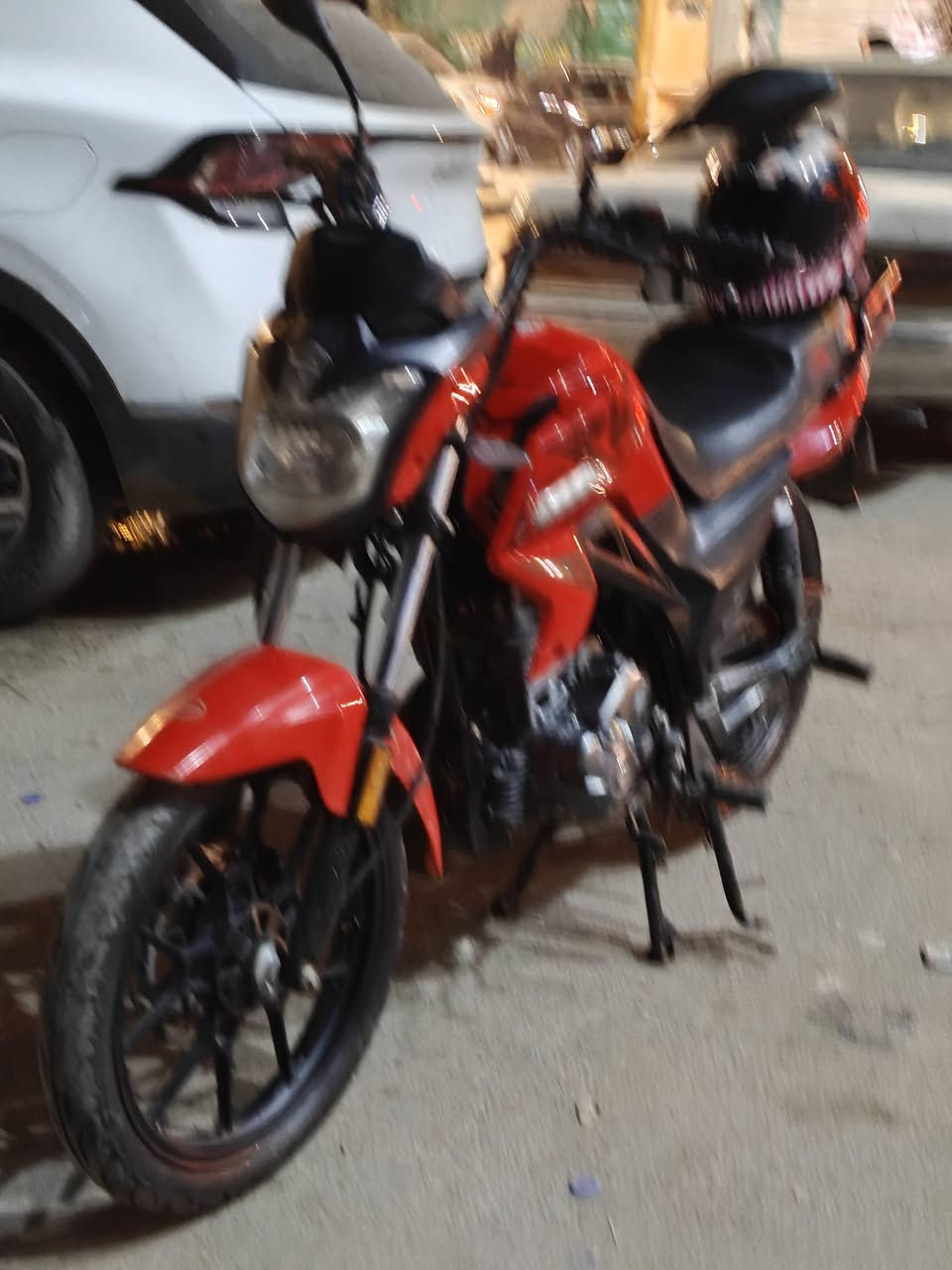 دراجه كيواي RK 200 cc
الدراجه اوراق ❤️اوراق ❤️اوراق❤️ممرقمه هذه ديكور
الدراجه مكينتهه ممفتوحه موديل ٢٠٢٢ 
✨📣وياهه بصمه تشغيل عن بعد عدد ٢
مناقصهه اي شي نضافتهه مثل متشوفون وياهه 
💯خوذه+سماعات ويا الخوذه 
مكاني بغداد الشعب سوق شلال سعرهه مليون قفل قفل من الاخير
*********** او *********** واتساب
