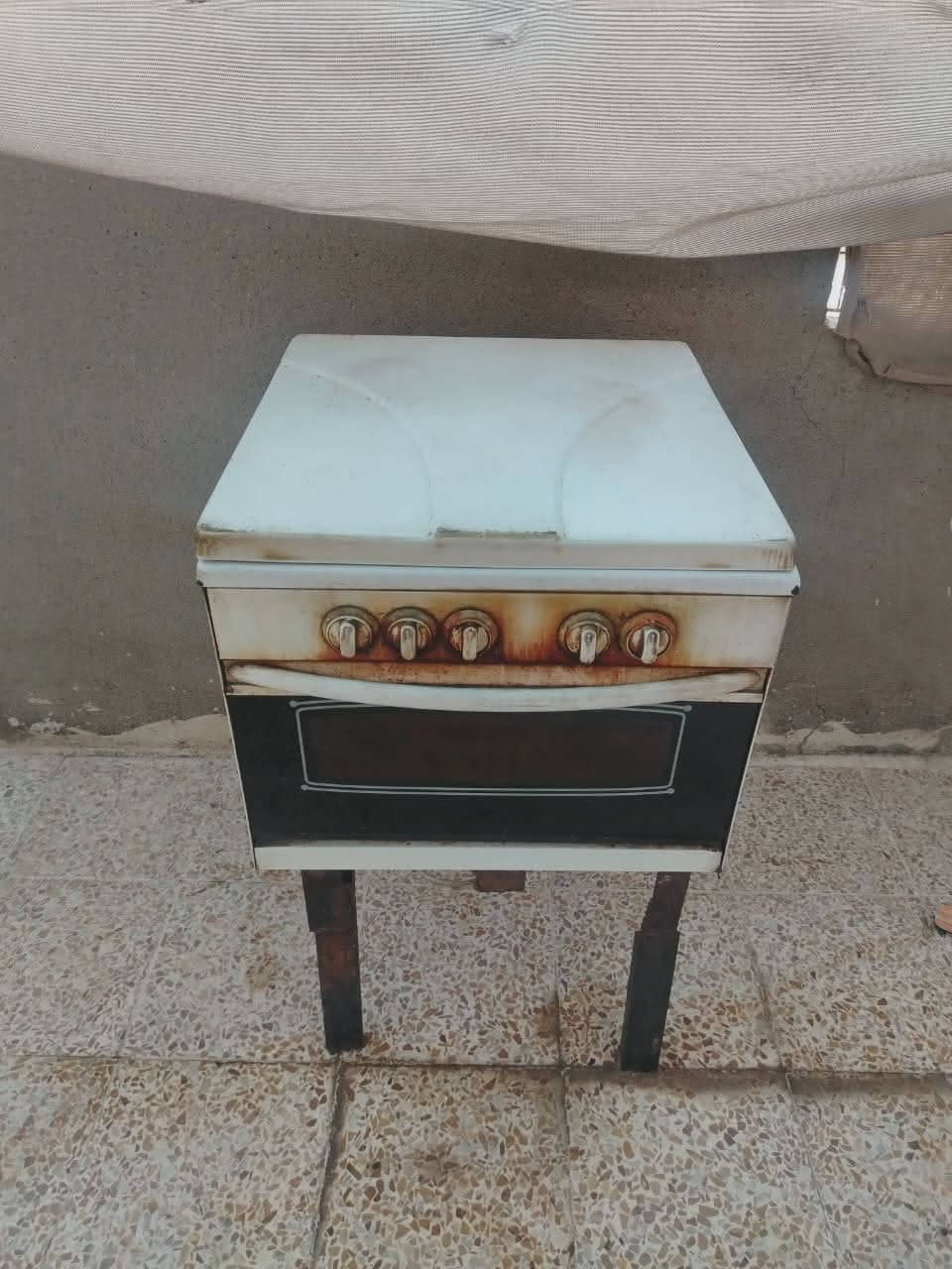 طباخ جاهز وشغال اربع عيون والفرن السعر ٣٥الف ***********
