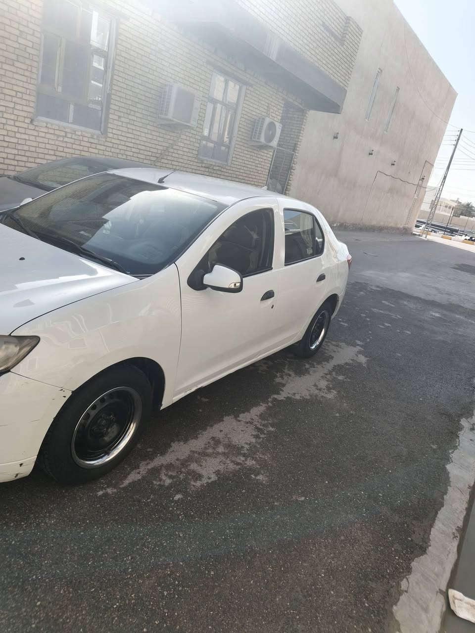 رينو سمبل مديل 2016 مكفولة كفاله عامه لا تبديل ولا صبغ سياره جاهزه محرك وكير وحداديه وتبريد سياره على وضع الشركه جديده كلش شرط أحلى من الصور 
مكانها الناصريه الشموخ 
رقم ***********
سعرها 62 وبيها مجال
