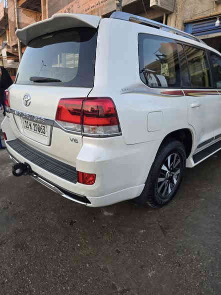 سلام عليكم لاند كروز للبيع سياره بريم أصل مكفوله السياره بيها ملاحظات بيها اشخوط 2017ماشيه السياره 110الف سعر السياره 470 رقم هاتف ***********
