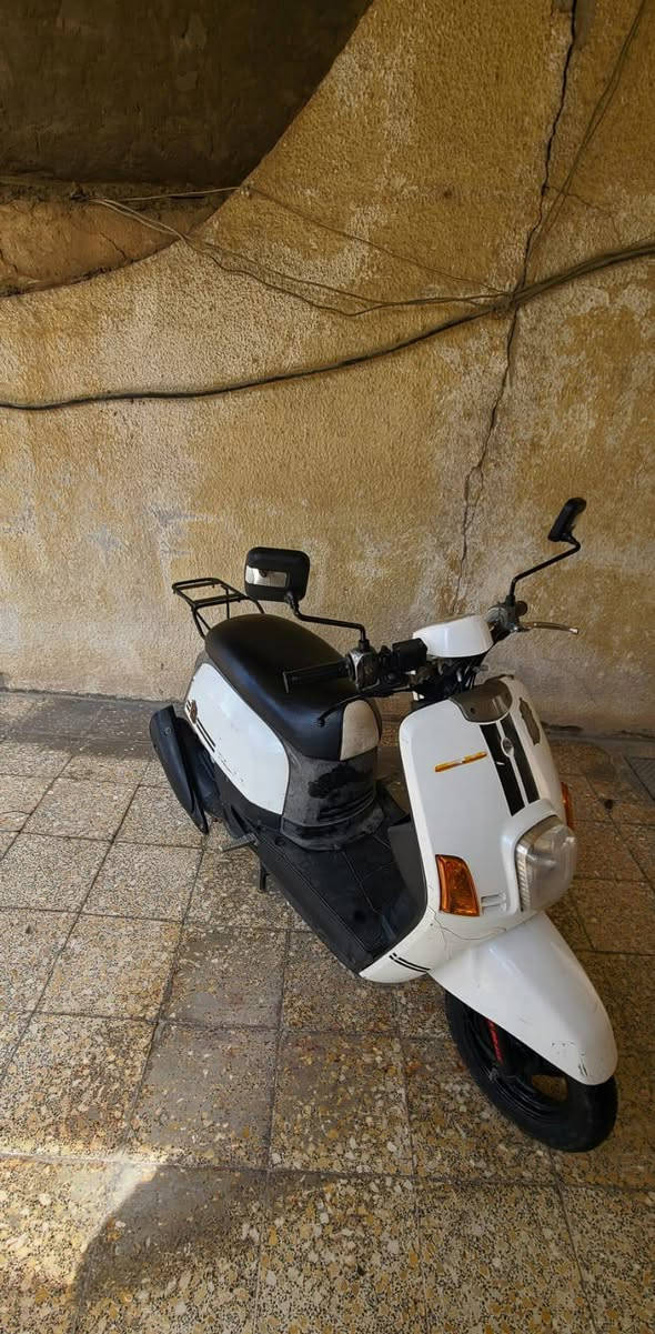 سلام عليكم ماكس بوليس للبيع أو مراوس بثعلب فقط
دراجه كفرات ختم واحد نظافة 70%
مكينه بلاديه كابريتر بلادي 
تخم تايرات جديد دبلات امامي خلفي جديد 
 كلج امامي رياضي بلادي 
ملاحظة(دراجه مشدود بيها كاسحة بلاديه وذيل جديد )
مكاني كاظميه 
سعر 625 بيها مجال
رقمي ***********
